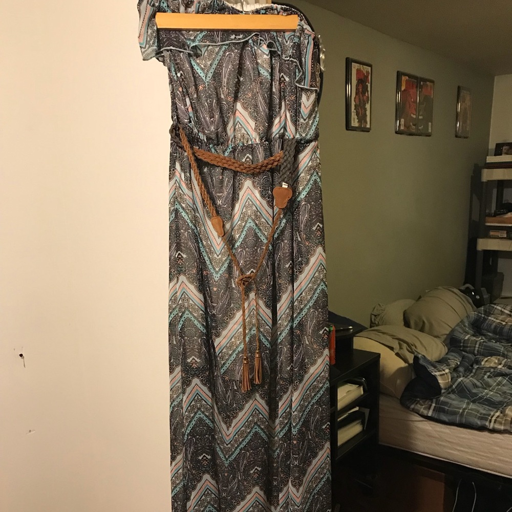 Strapless long dress, with belt